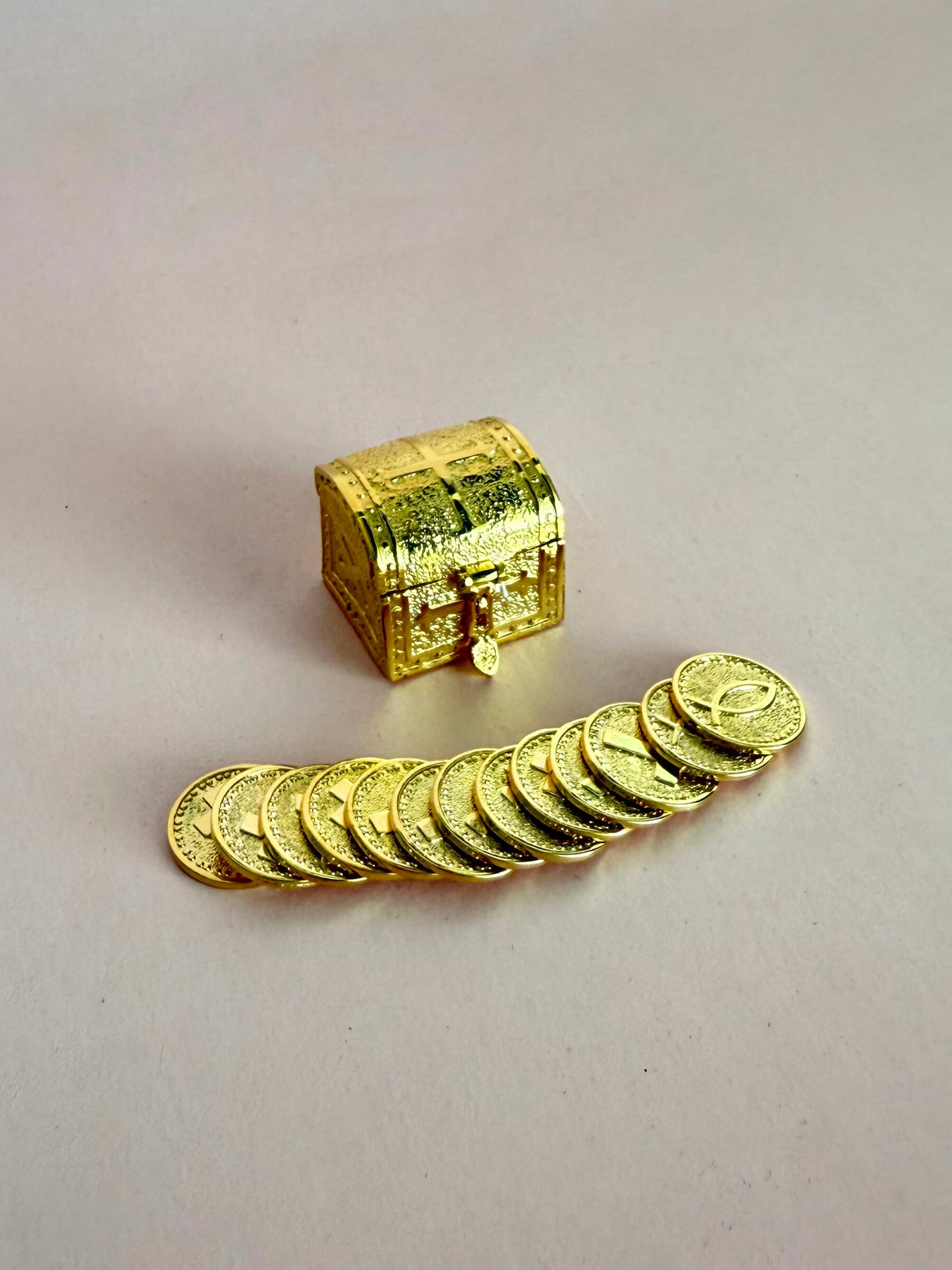 Mini cofre arras dorado