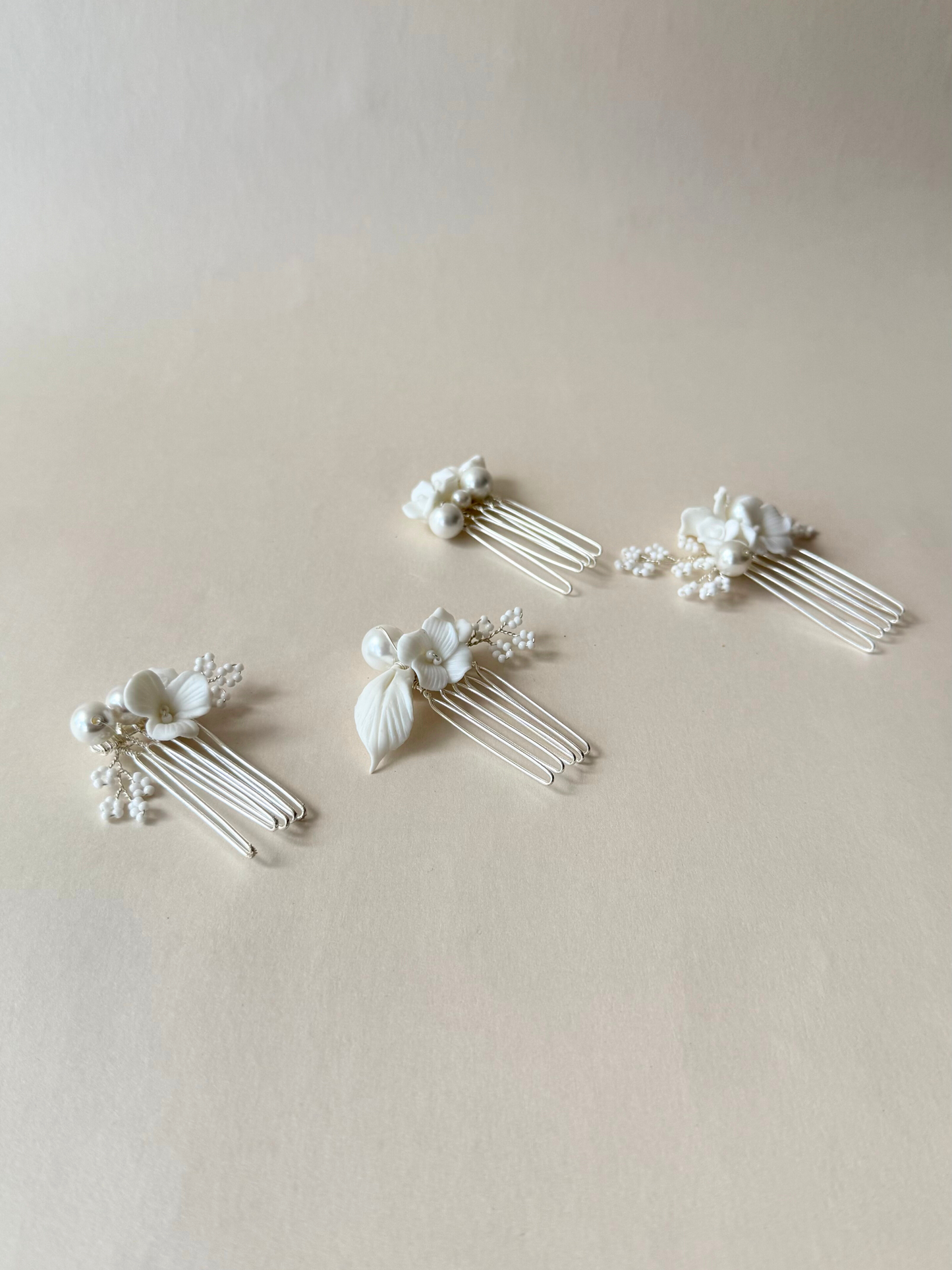 Peinetas porcelana y perlas