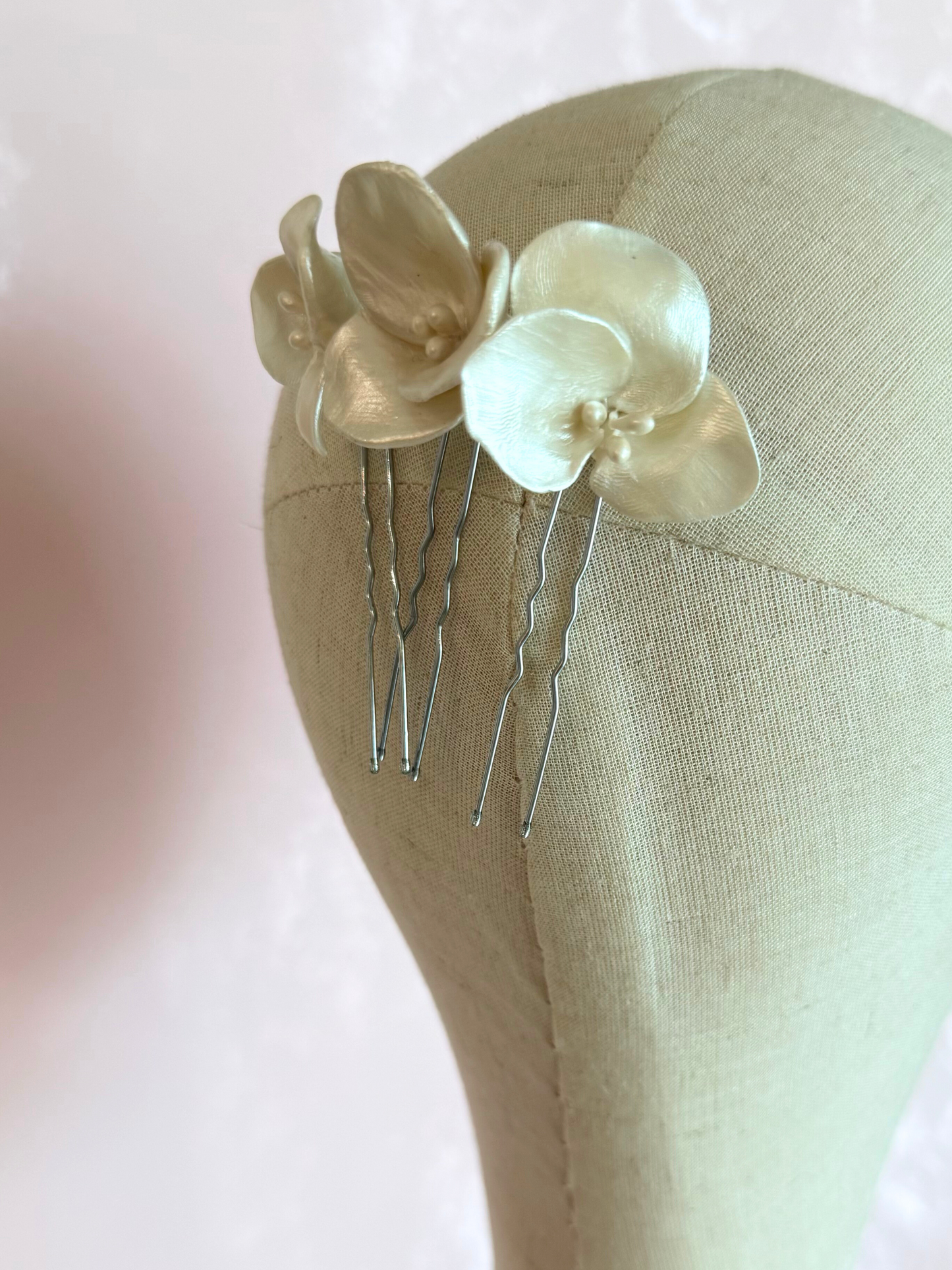 Hair pin flor porcelana chica
