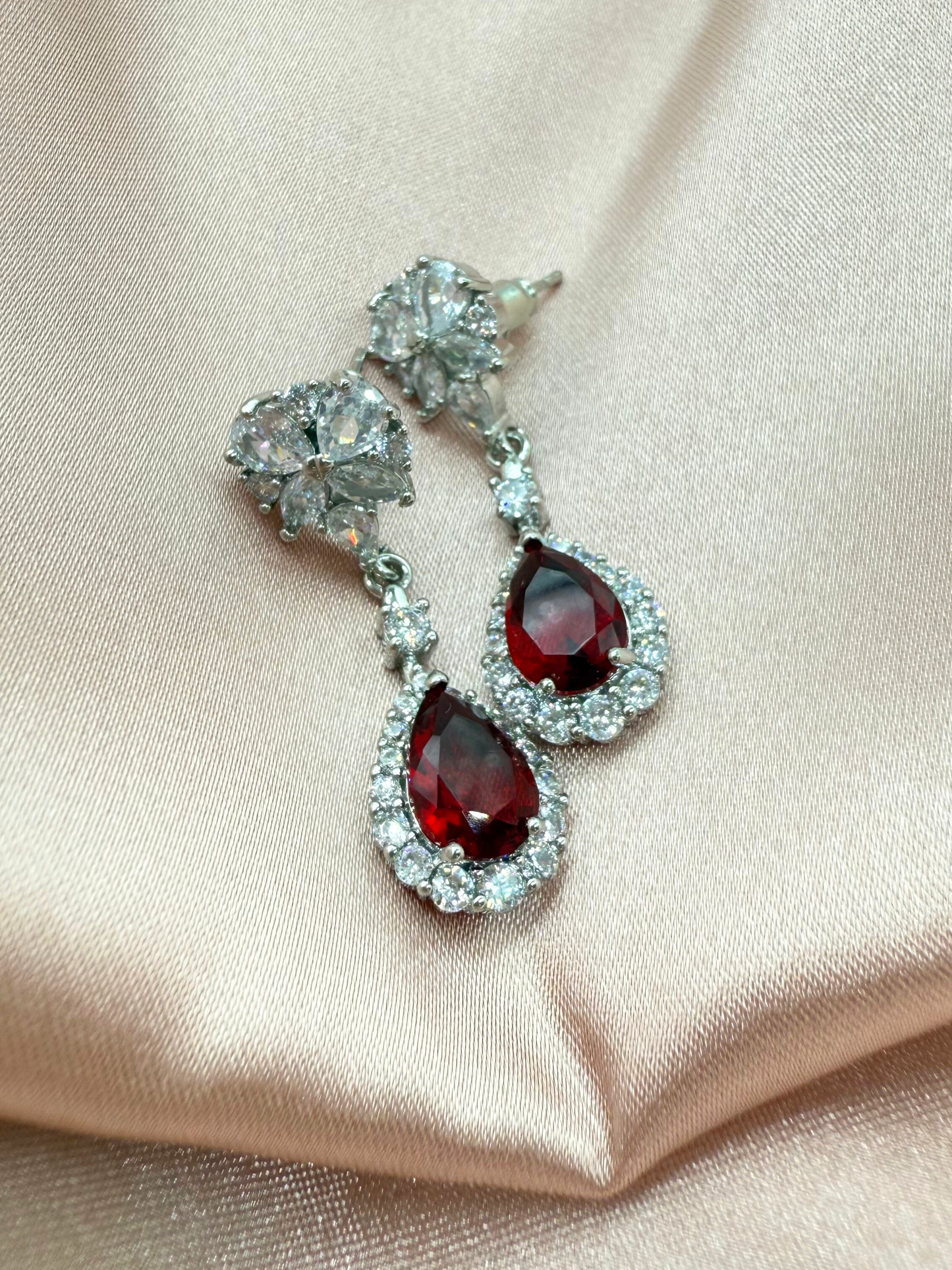 Aretes Rubí Gota CA259