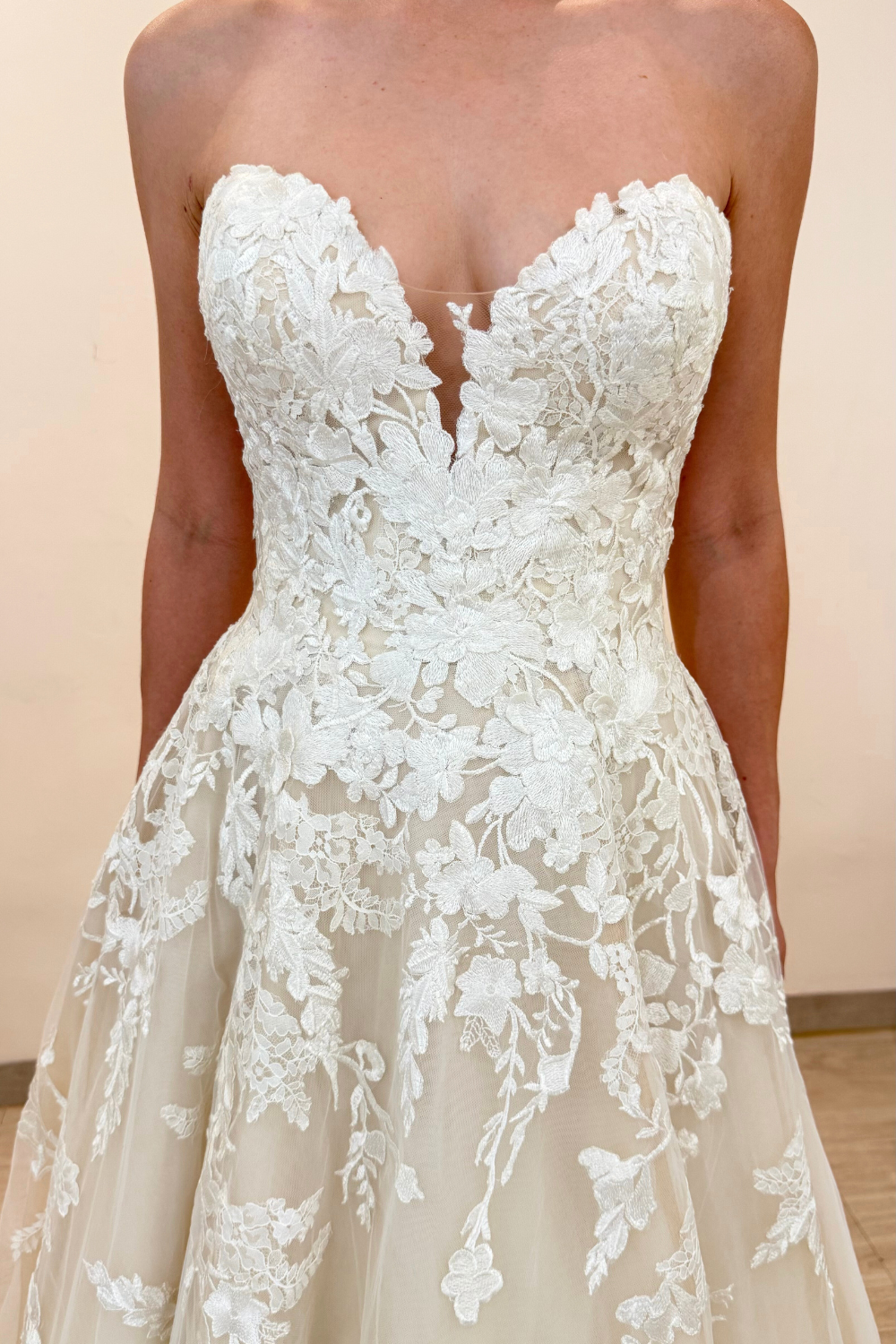 C325 Pronovias