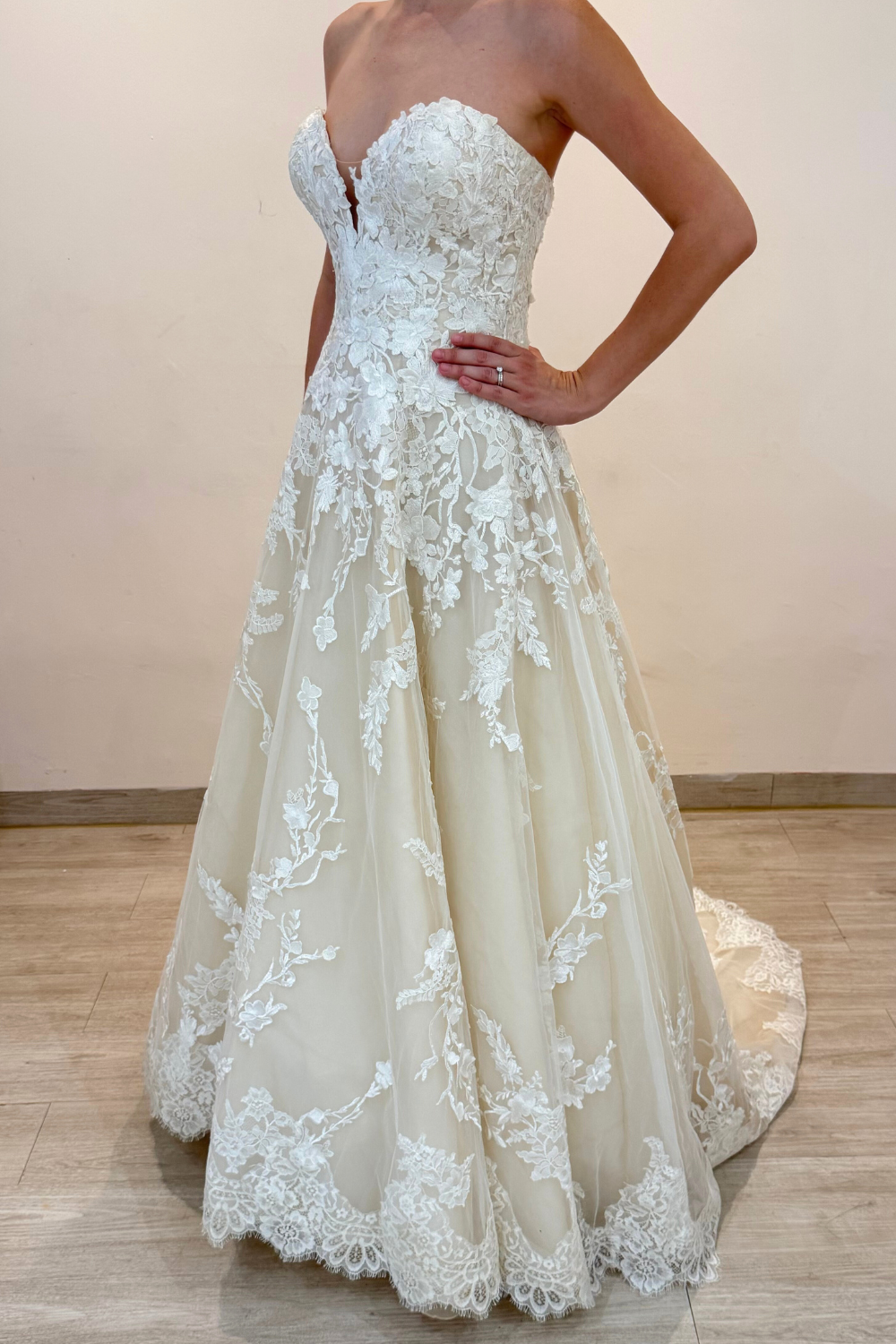 C325 Pronovias