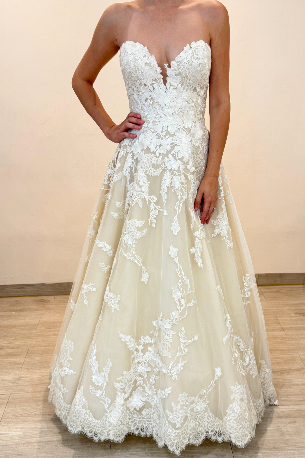 C325 Pronovias